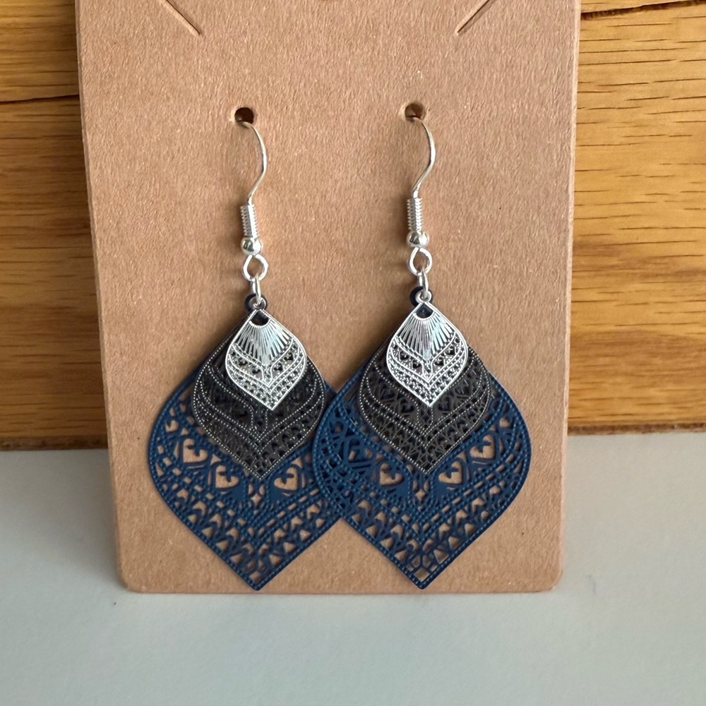 💙 Bohemian Hippie Filigree Drop Earrings Gold - Picture 3 of 6